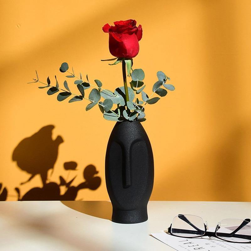 مزهرية سيراميك طويلة الوجه
