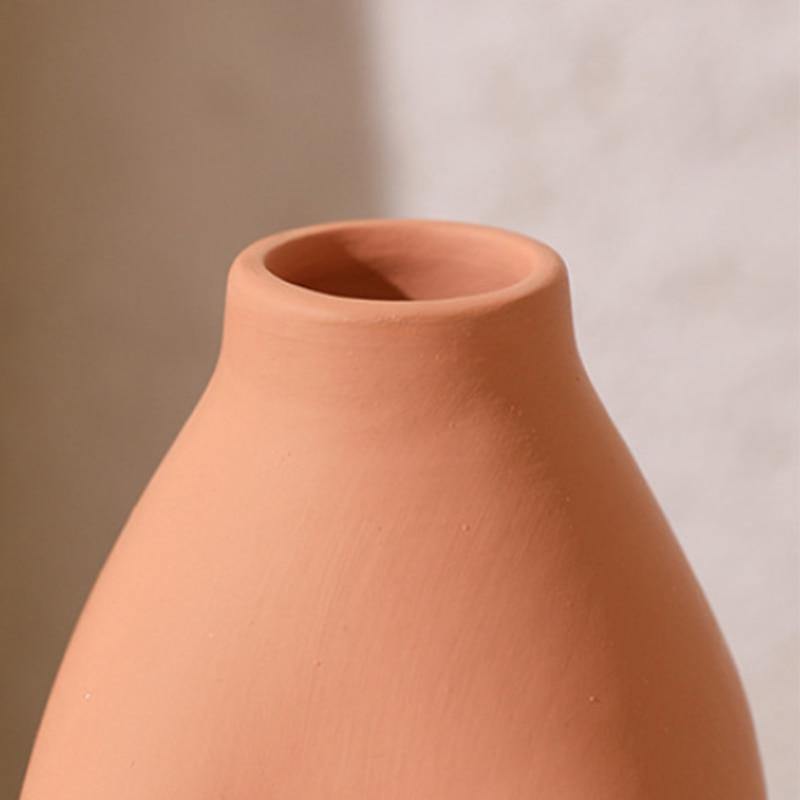 مزهرية سيراميك أنثوية عارية ذات منحنيات أنثوية